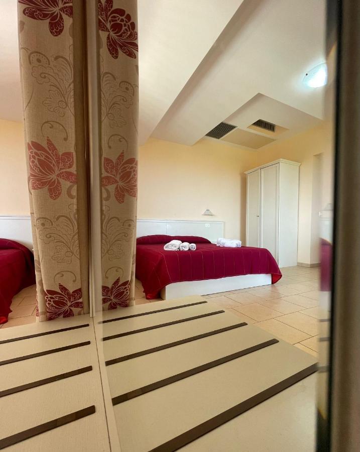 Готель Residenza Domus Aurea Tropea- Vista Mare Санта-Доменіка Екстер'єр фото
