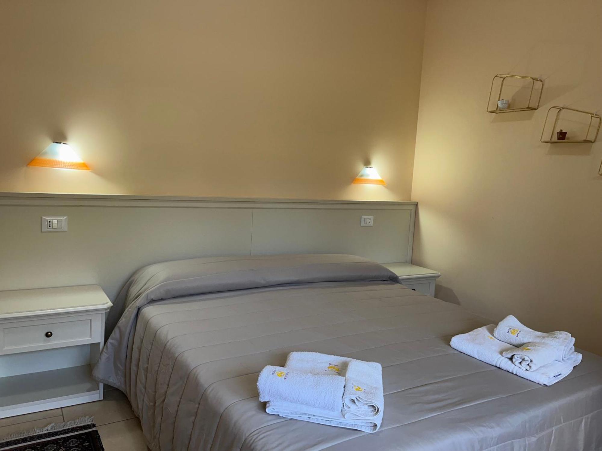 Готель Residenza Domus Aurea Tropea- Vista Mare Санта-Доменіка Екстер'єр фото