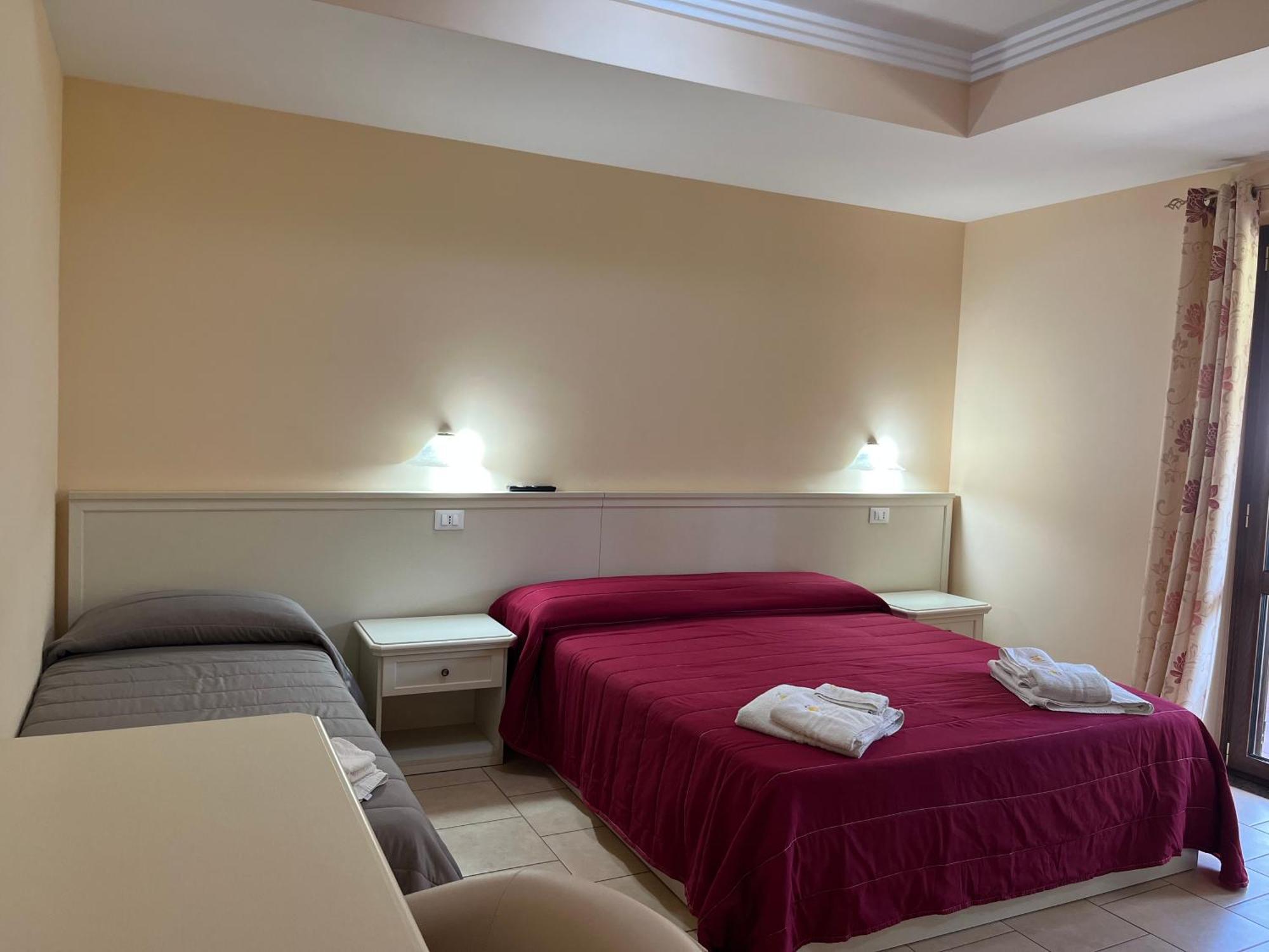 Готель Residenza Domus Aurea Tropea- Vista Mare Санта-Доменіка Екстер'єр фото