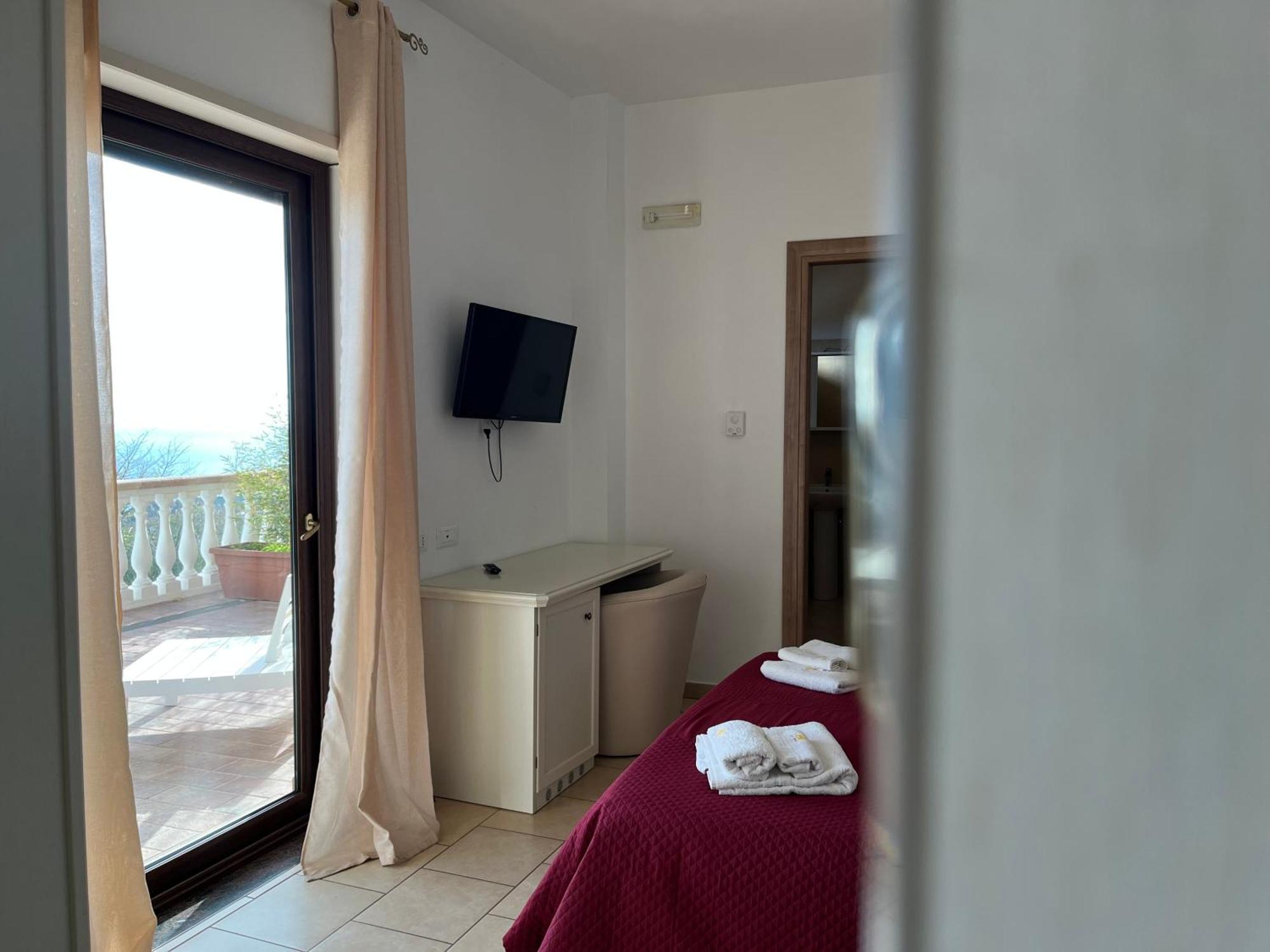 Готель Residenza Domus Aurea Tropea- Vista Mare Санта-Доменіка Екстер'єр фото