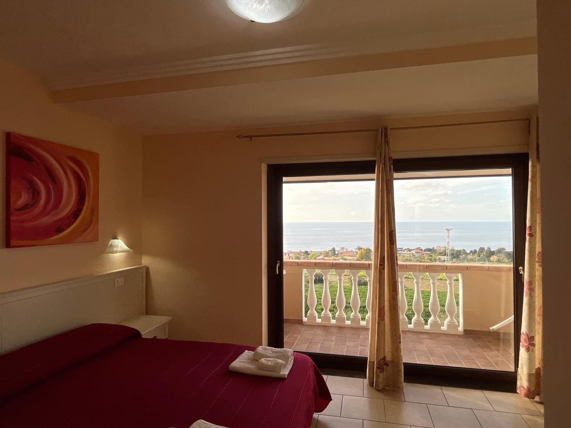 Готель Residenza Domus Aurea Tropea- Vista Mare Санта-Доменіка Екстер'єр фото