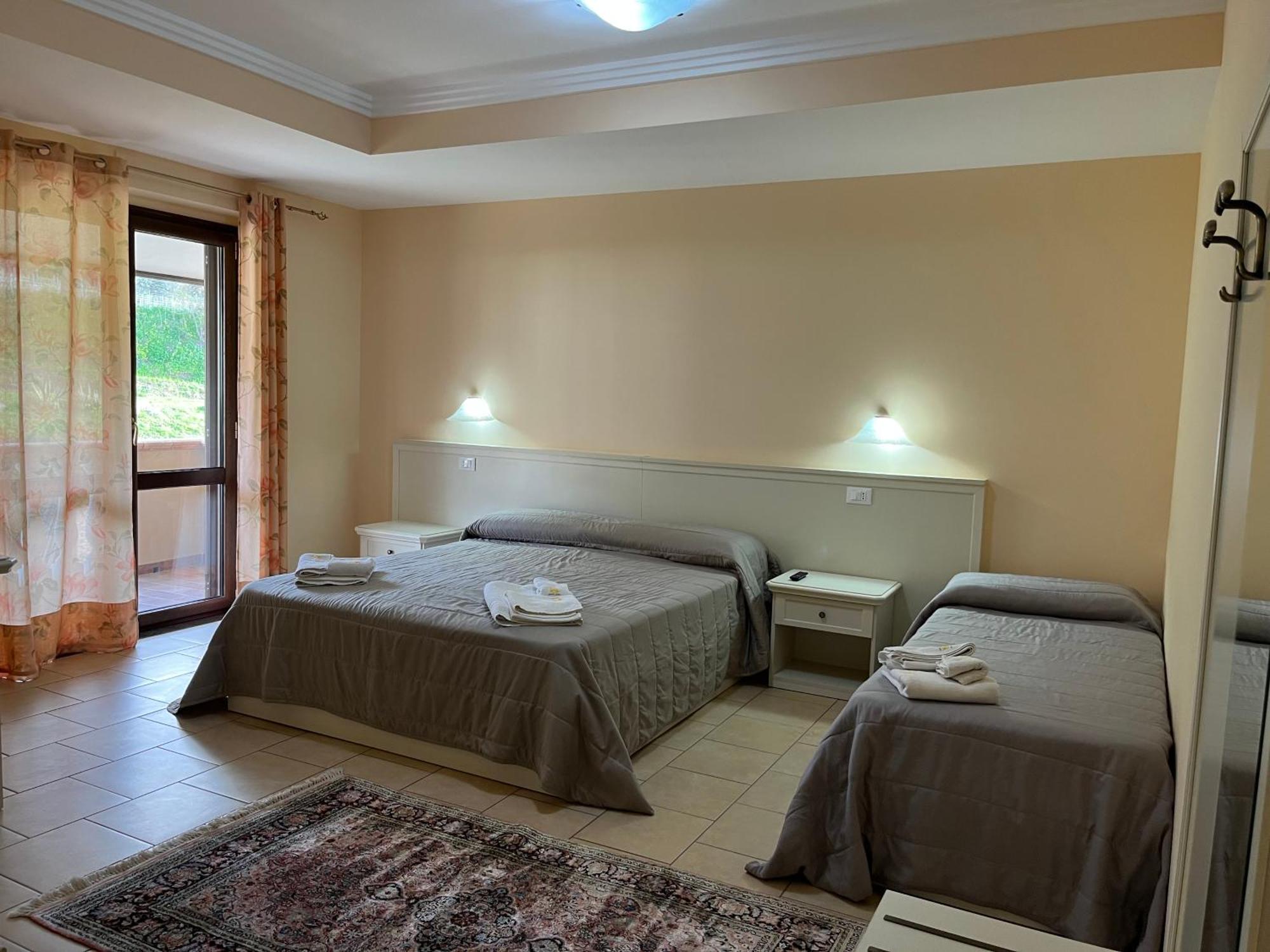 Готель Residenza Domus Aurea Tropea- Vista Mare Санта-Доменіка Екстер'єр фото