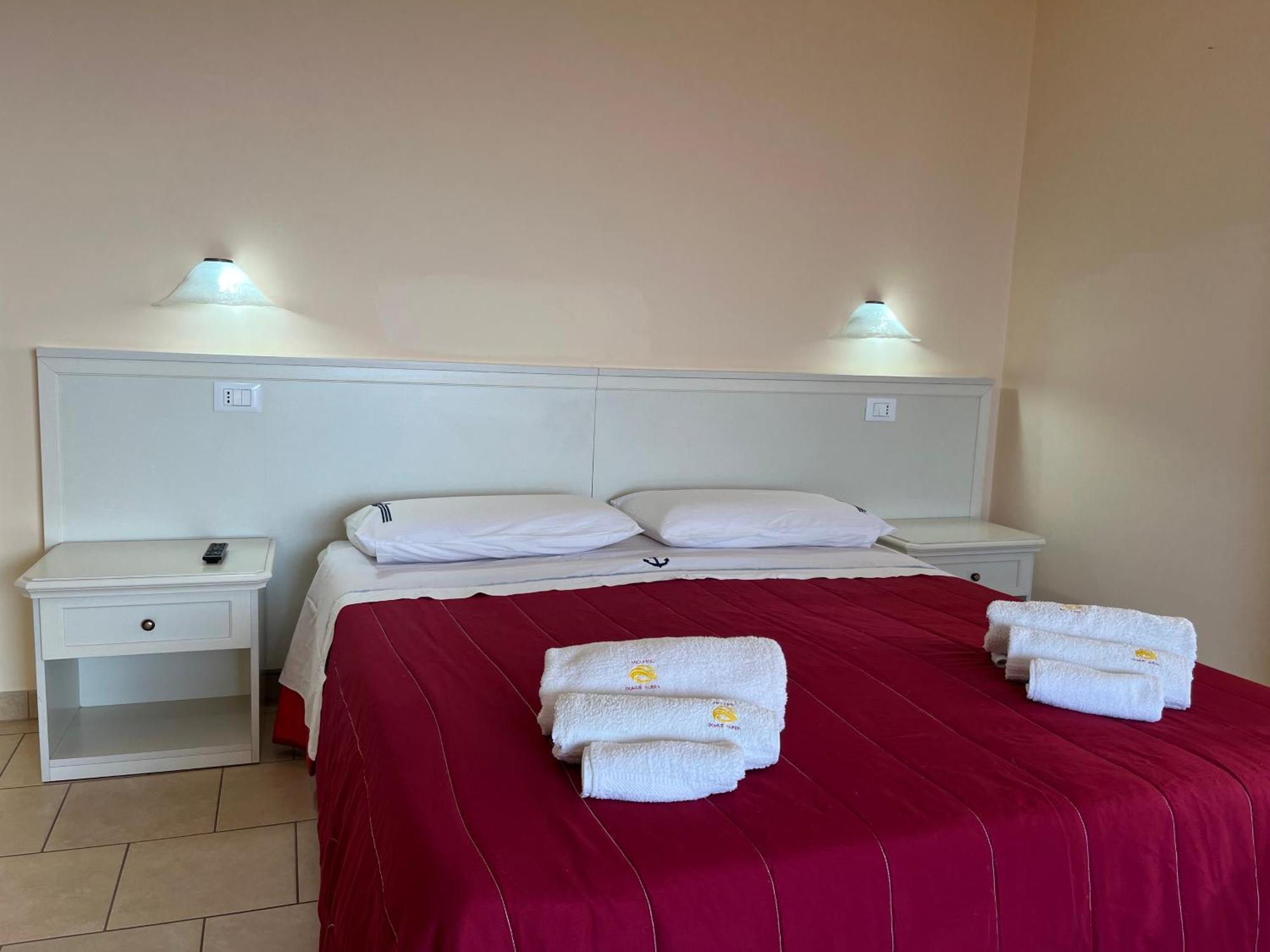 Готель Residenza Domus Aurea Tropea- Vista Mare Санта-Доменіка Екстер'єр фото