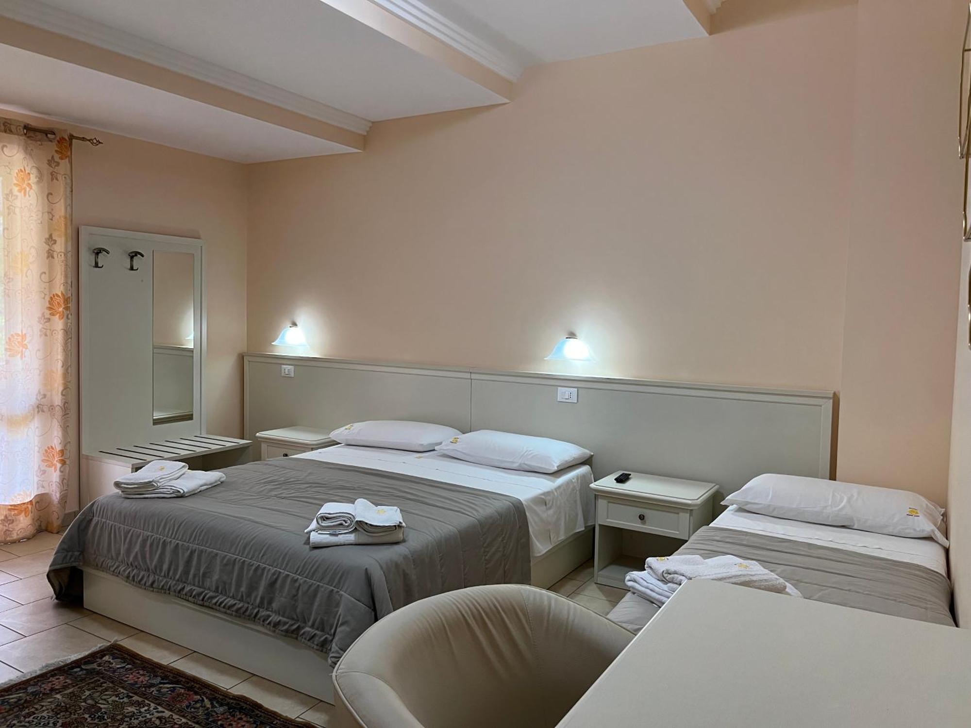 Готель Residenza Domus Aurea Tropea- Vista Mare Санта-Доменіка Екстер'єр фото