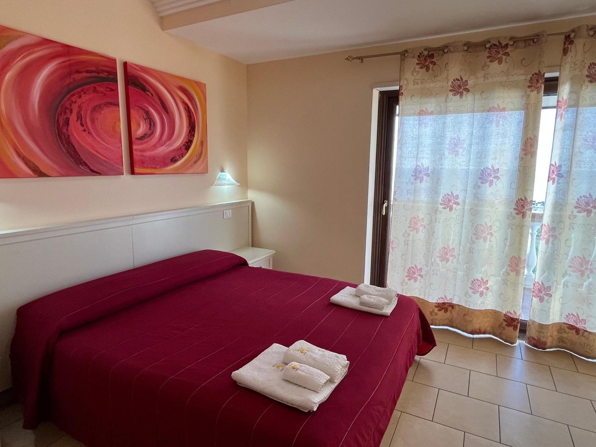 Готель Residenza Domus Aurea Tropea- Vista Mare Санта-Доменіка Екстер'єр фото