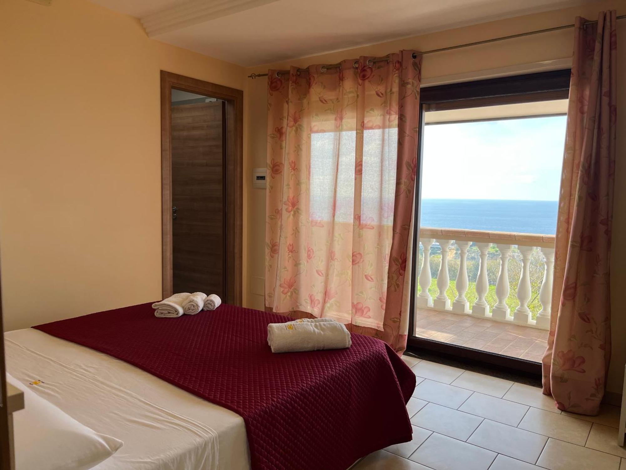 Готель Residenza Domus Aurea Tropea- Vista Mare Санта-Доменіка Екстер'єр фото