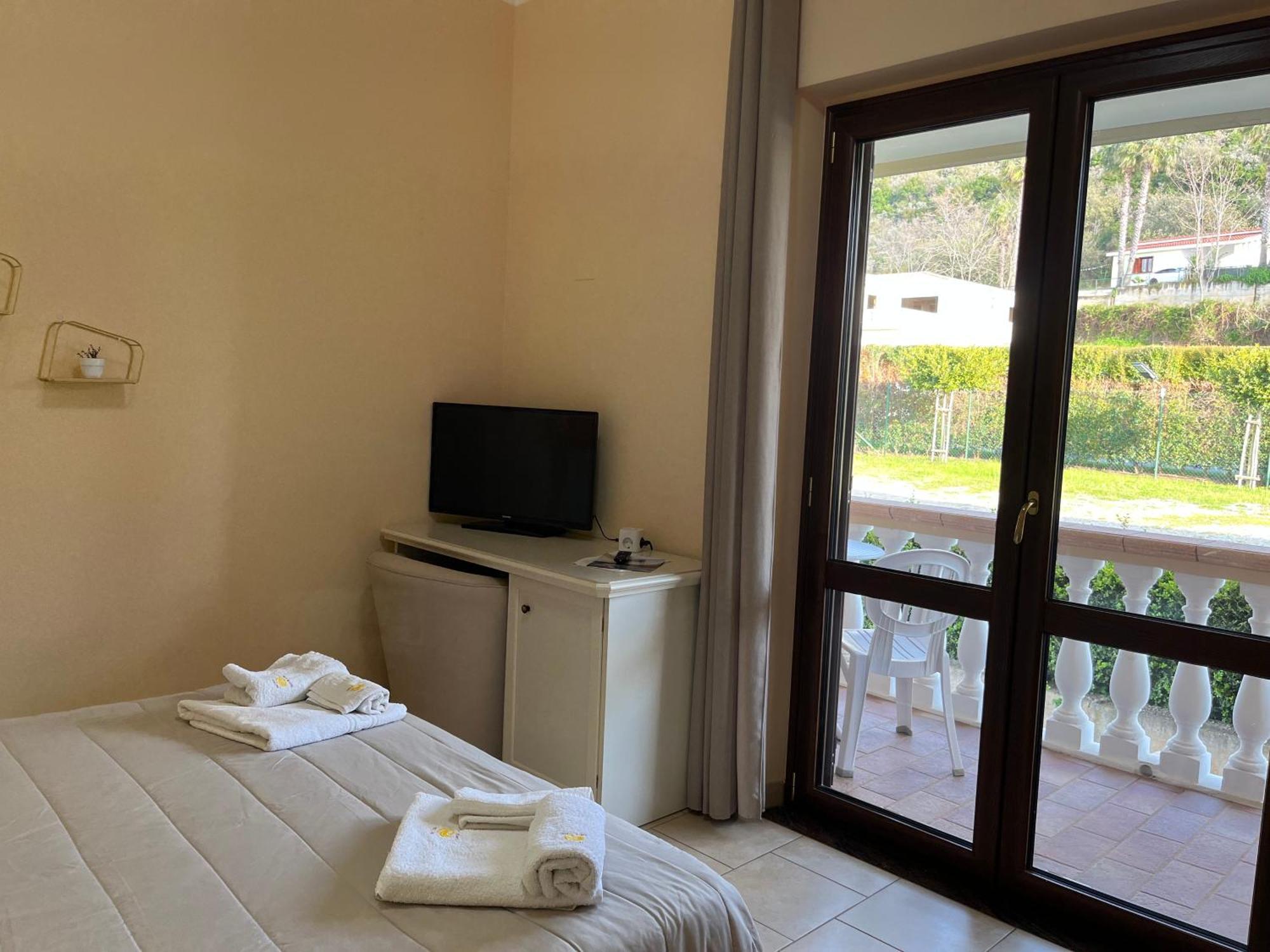 Готель Residenza Domus Aurea Tropea- Vista Mare Санта-Доменіка Екстер'єр фото