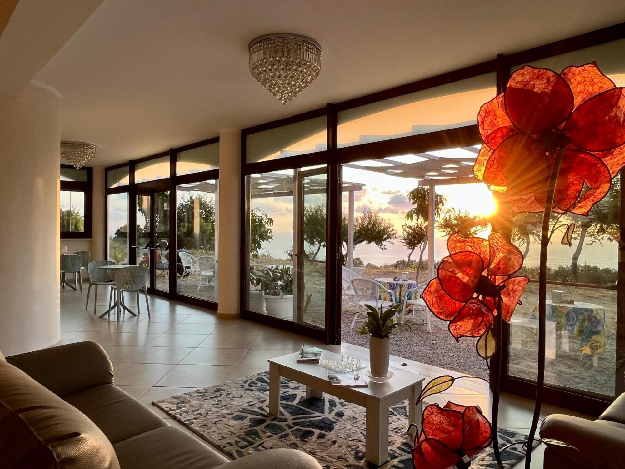 Готель Residenza Domus Aurea Tropea- Vista Mare Санта-Доменіка Екстер'єр фото