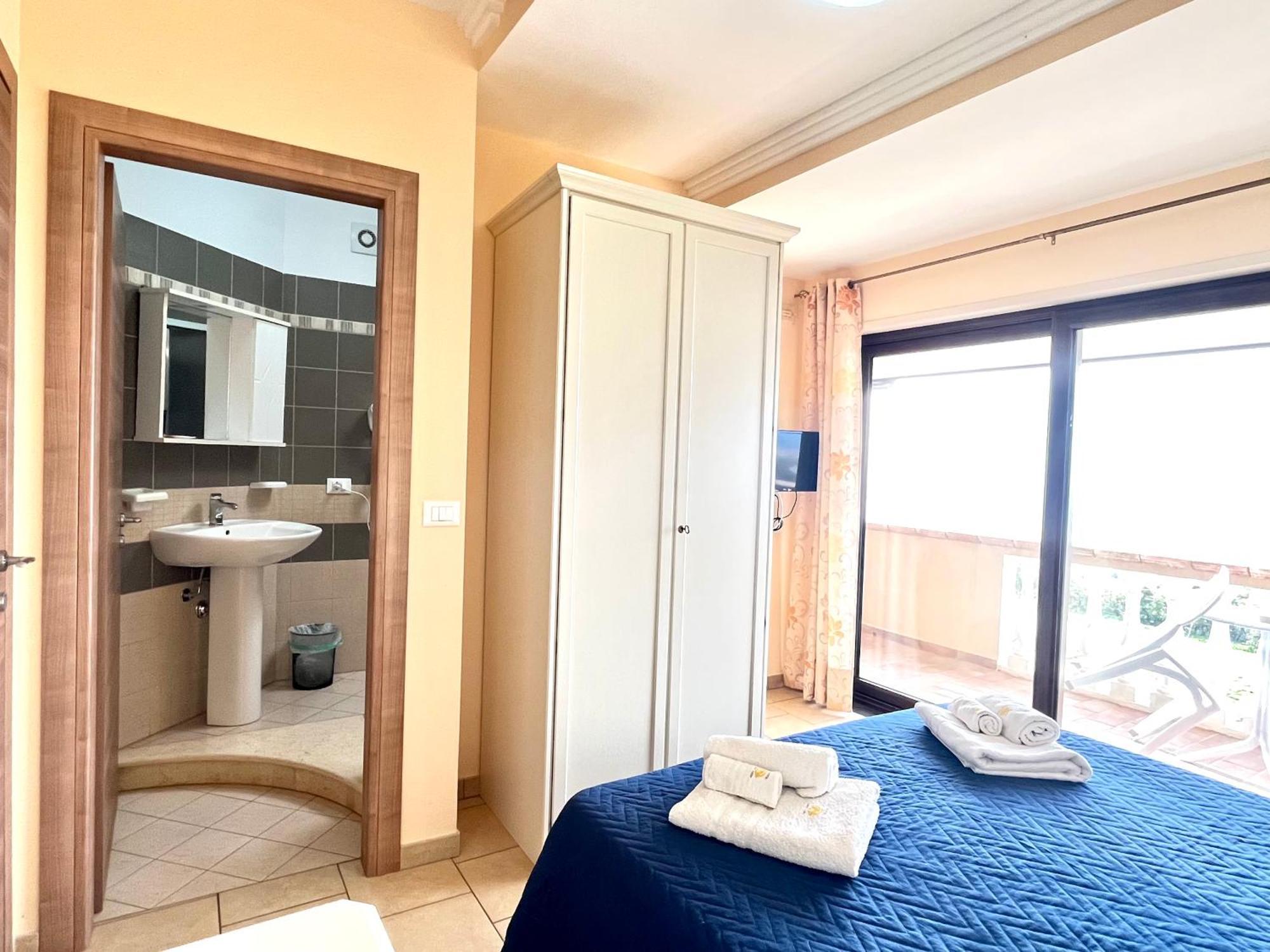 Готель Residenza Domus Aurea Tropea- Vista Mare Санта-Доменіка Екстер'єр фото